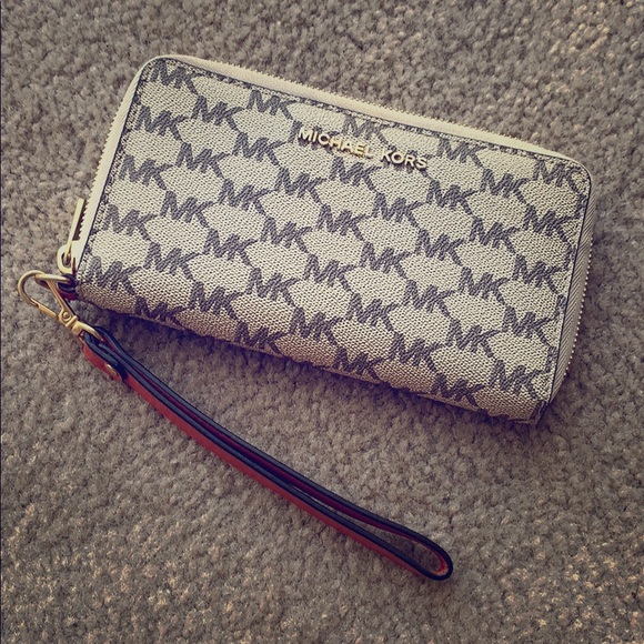 Michael Kors Wristlet - Picture 1 of 2